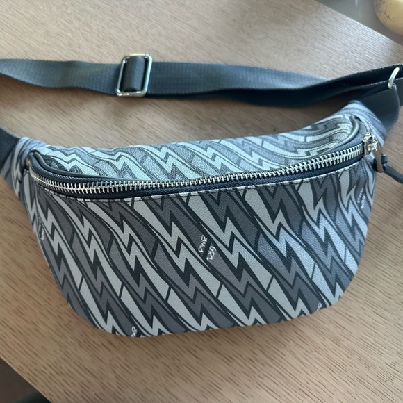 Camila Canabal Kiki Fanny bag. Never been worn - Picture 2 of 4